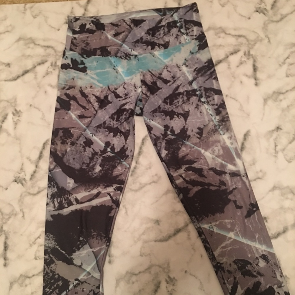 DONATING TMRW onzie cropped leggings 🧘🏼‍♀️